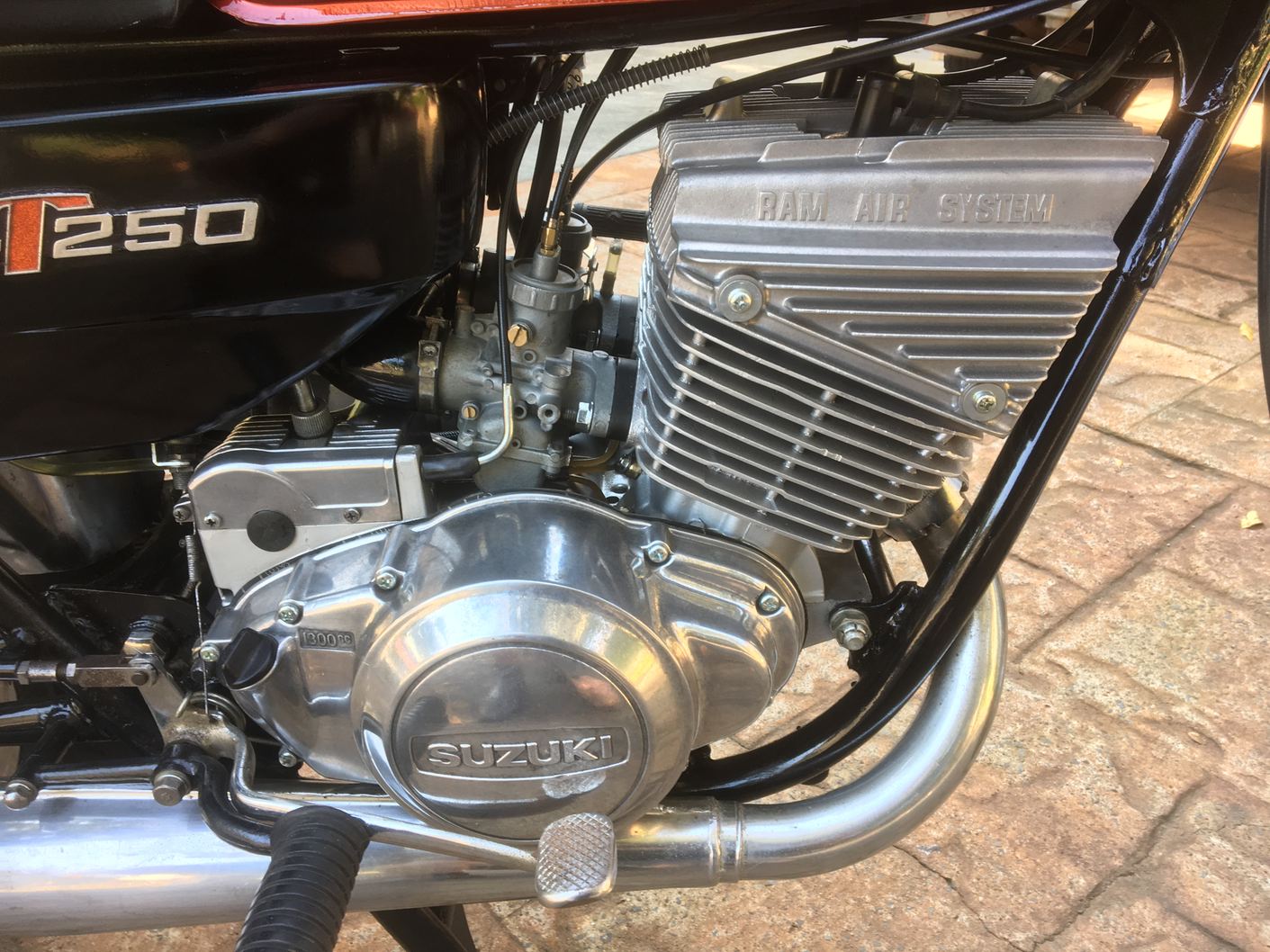 Suzuki GT250