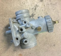 Suzuki GT250 X7 Carb Body